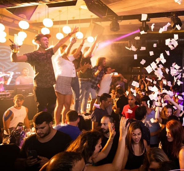 Hogmanay DJ Scotland — confetti and party lights at midnight